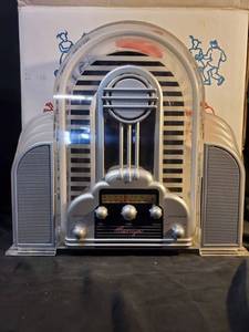 lot 4889 image: Marilyn Radio