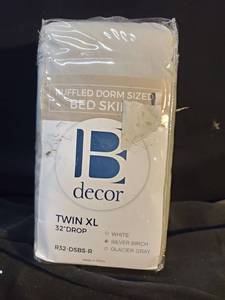lot 4910 image: B Decor Ruffled Dorm Bed Skirt