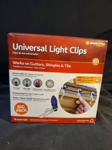lot 4915 image: Simple Living Smart Light Universal Light Hanger Clips White Polypropylene 300 count