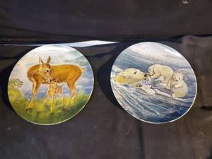 lot 4945 image: Pair of The Wildlife Society Plates
