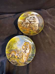 lot 4966 image: Pair of The Wildlife Society Plates