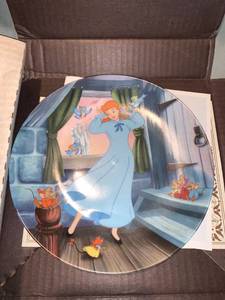 lot 80404 image: Knowles Collectible Cinderella Plate Location Shelf 3