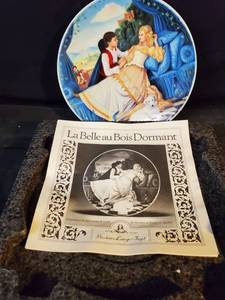 lot 80414 image: La Belle au Bois Dormant Plate