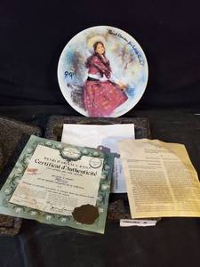lot 80416 image: Gigi Hand Painted Collectible Plate