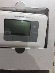 lot 41222 image: Honeywell Home Programmable Thermostat