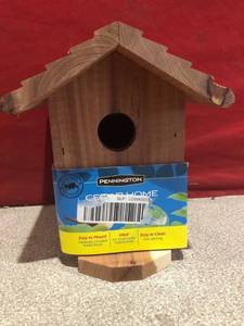 lot 41259 image: Pennington Cedar Home Bird House