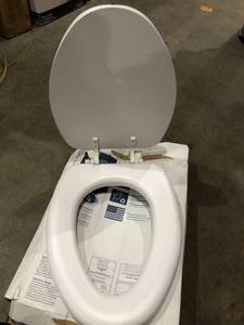 lot 42063 image: White Elongated Toilet Seat Easy Clean Durable Enameled Scratch Resistant M61e