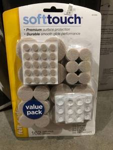 lot 42095 image: SoftTouch Felt Pads- 162 Self-Stick Pieces