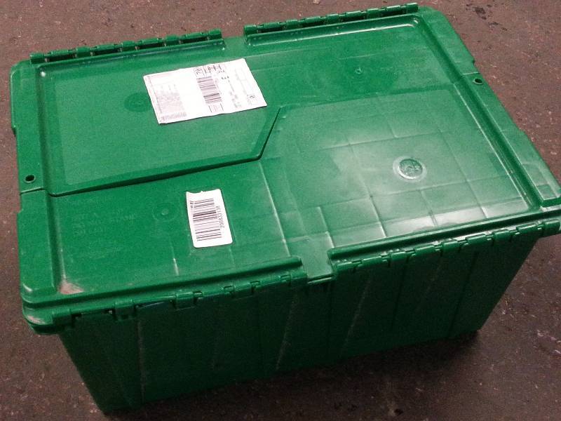 lot 1226 image: Green 22 X 15 X 10 Deep Heavy commercial grade dual stackable Tote with interlocking flap lid