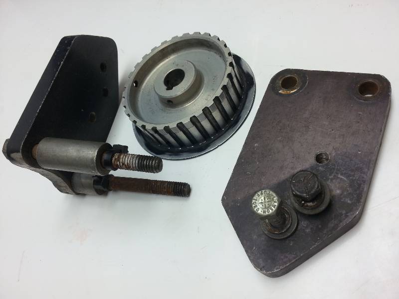 lot 1238 image: A couple of pieces left over from a Dry Sump or mechanical fuel injection belt drive pump assembly