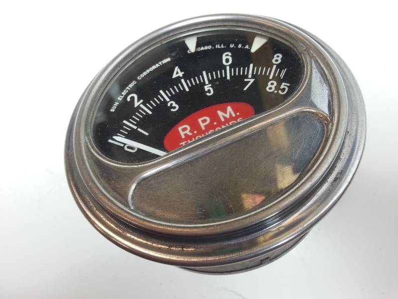 lot 1241 image: Sun Electric RC85 green line series 8,500 RPM 60s tachometer head with shift indicator needles