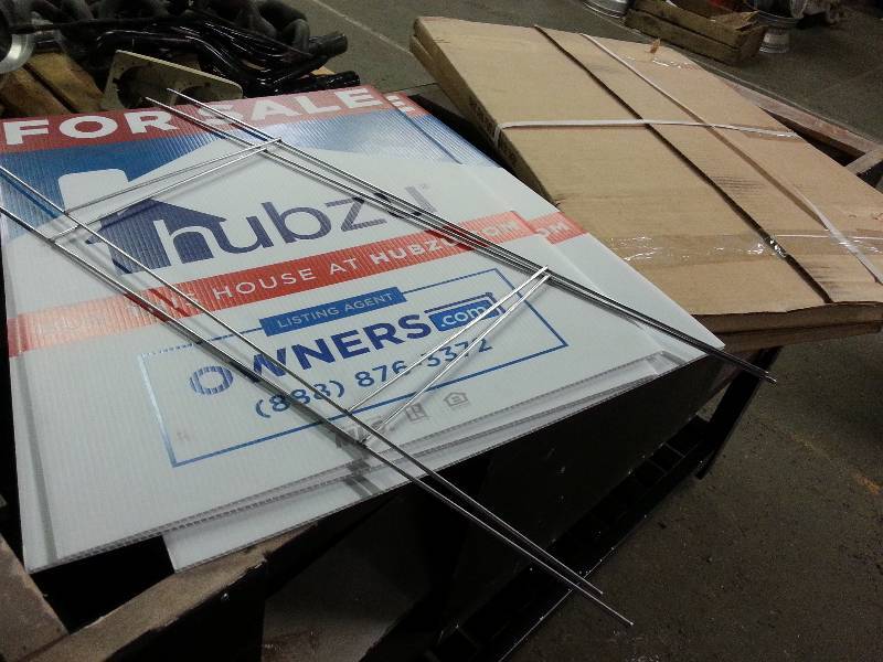 lot 1253 image: 4 new yard signs with metal stakes and the corrugated plastic with a Real Estate companies name on them.