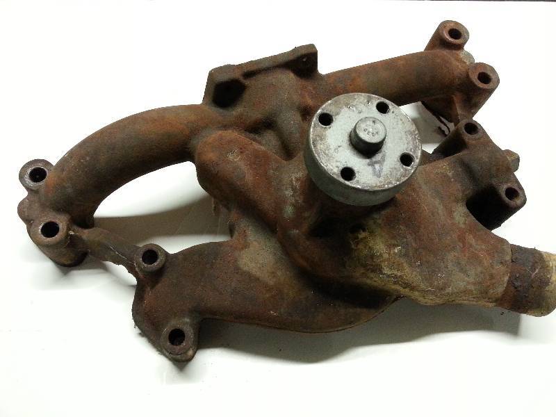 lot 1266 image: 1961 Cadillac 390 CI V8 water pump housing assembly looks like a bolt hole broke in the thermostat housing area