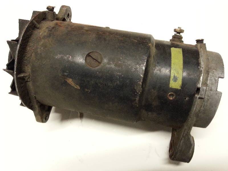 lot 1268 image: 1961 Cadillac 390 CI V8 original Delco Remy 12 volt generator