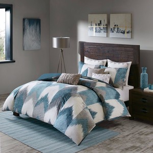 lot 95028 image: InkIvy Alpine Reversible King Chevron Stripe Print Comforter Set