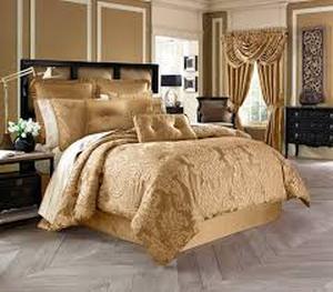 lot 95044 image: Five Queens Court Colonial King Comforter Set Bedding