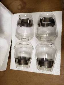 lot 1727 image: Lot of 4 Drinking Glasses