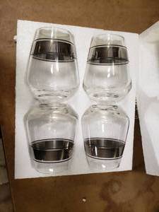 lot 1728 image: Lot of 4 Drinking Glasses