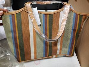 lot 1740 image: Maxx New York Leather Bag