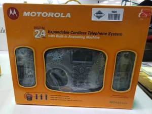 lot 1820 image: Motorola Expandable Cordless Telephone System