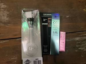 lot 1841 image: Lot of 3 Pieces of Makeup and a Makeup Brush