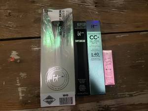 lot 1843 image: Lot of 3 Pieces of Makeup and a Makeup Brush