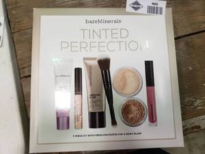 lot 1852 image: bareMinerals Tinted Perfection 7-Piece Kit