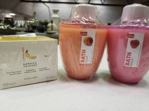 lot 1862 image: Banana Velours Nourishing Body Treatment and 2 Bottles of Bubble Bath