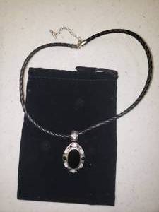 lot 1881 image: Womens Pendant Necklace