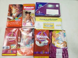 lot 1890 image: Lot of Diaper and Wipe Samples