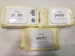 lot 1894 image: Lot of Philosophy Purity Facial Cleansing Cloths