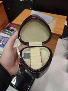 lot 1806 image: Dulwich Designs Jewelry Box