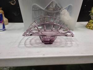 lot 1816 image: Decorative Purple Glass Dish