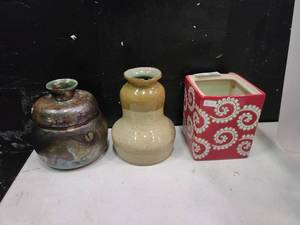 lot 1817 image: Lot of 3 Ceramic Pots