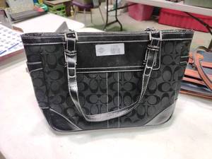 lot 2358 image: Black Coach Leatherware Handbag