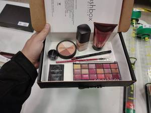 lot 2368 image: Smashbox 7-Piece Fall Beauty Fact or Fiction #1