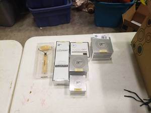 lot 2396 image: Lot of it Cosmetics Make-up and Citrine Roller