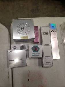 lot 2398 image: Lot of 6 Cosmetic Products