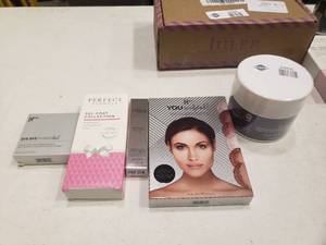 lot 2406 image: Lot of 5 Cosmetic Products