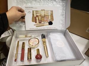 lot 2378 image: Joan Rivers Beauty 7-Piece Golden Glow Collection