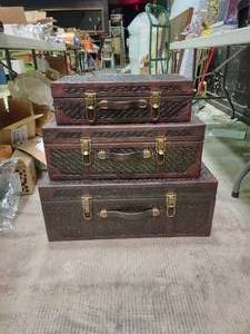 lot 1784 image: Set of 3 Woven Rattan Valise- Style Chests