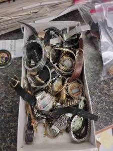 lot 2452 image: Lot of Watches