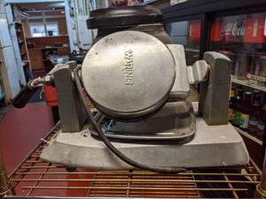 lot 3238 image: Waring Waffle Maker