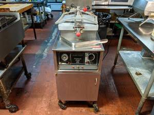 lot 3245 image: Pressure Fryer