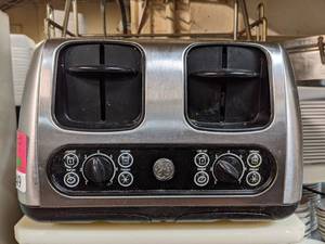 lot 3249 image: GE Toaster