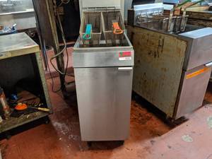 lot 3257 image: Gas Fryer