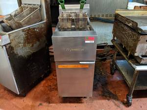 lot 3258 image: Frymaster Gas Fryer, Buyer Responsible For Removal