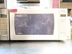 lot 3262 image: Panasonic Microwave