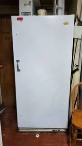 lot 3282 image: Frigidaire Freezer