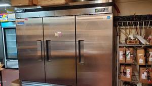 lot 3283 image: Turbo Air Deluxe Refrigerator TSR-72SD